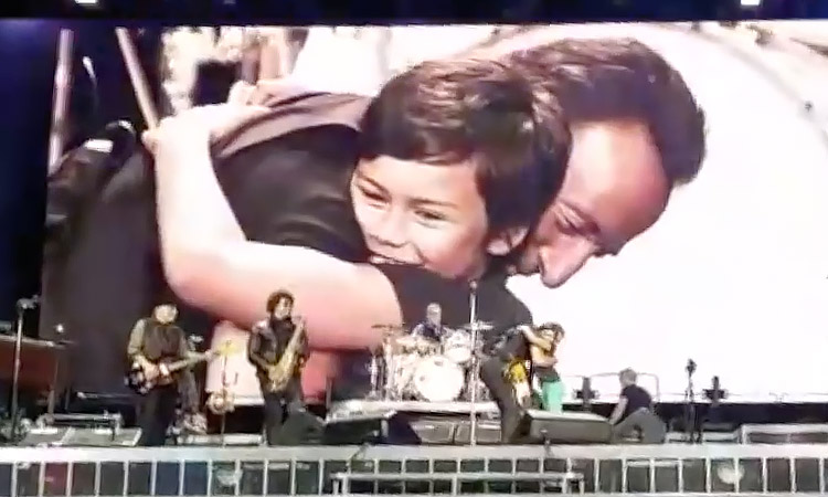 Bruce umarmt BruceSpringsteen