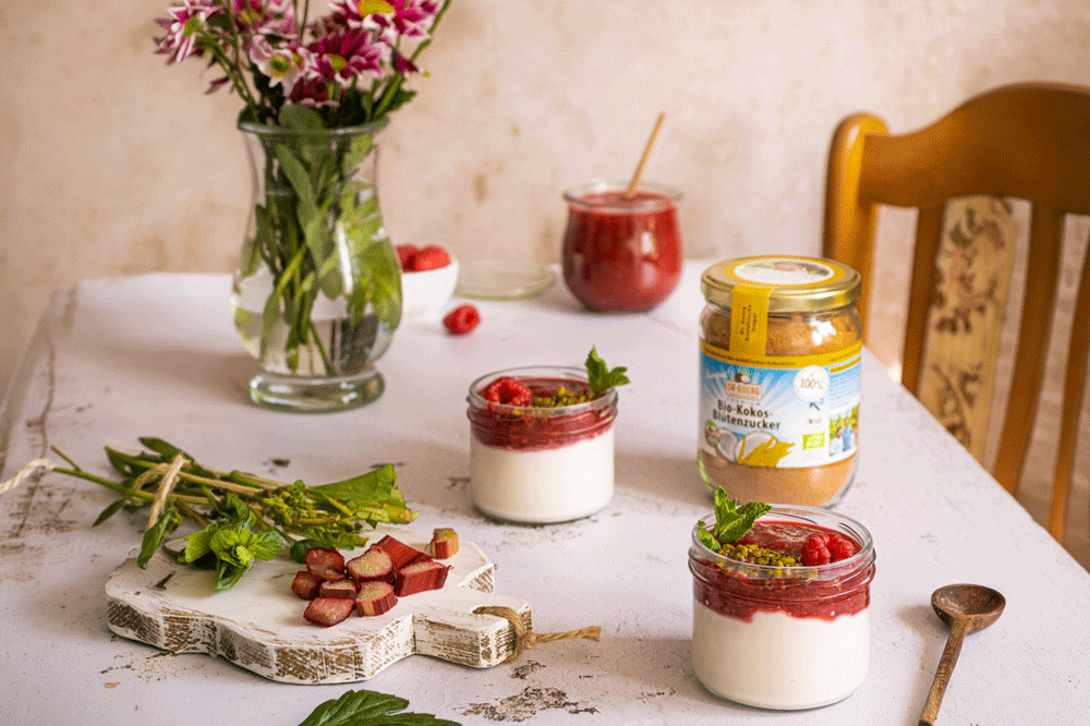 Einfaches Rhabarberkompott mit Himbeeren