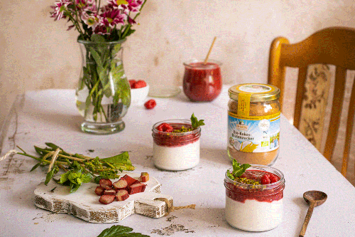 Einfaches Rhabarberkompott mit Himbeeren