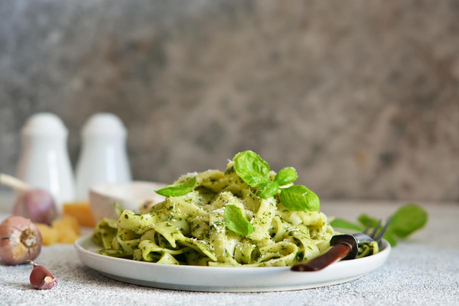 Tagliatelle mit Spinat-Mandel-Soße