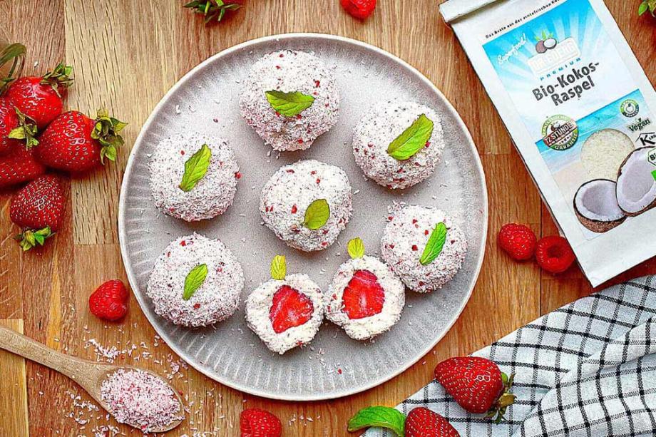 Erdbeer-Kokos Energy Balls