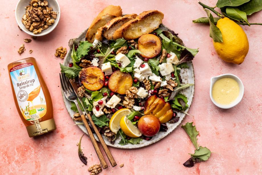 Salat mit karamellisiertem Feta & gegrillten Pfirsichen