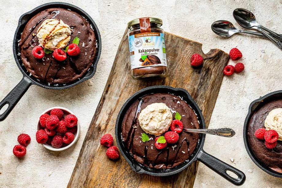 Pfannen-Brownies vom Grill mit Kokos-Mandel-Eis