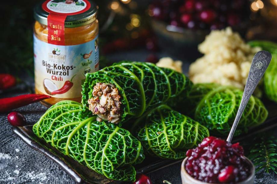 Vegane Kohlrouladen mit Cranberry-Chutney