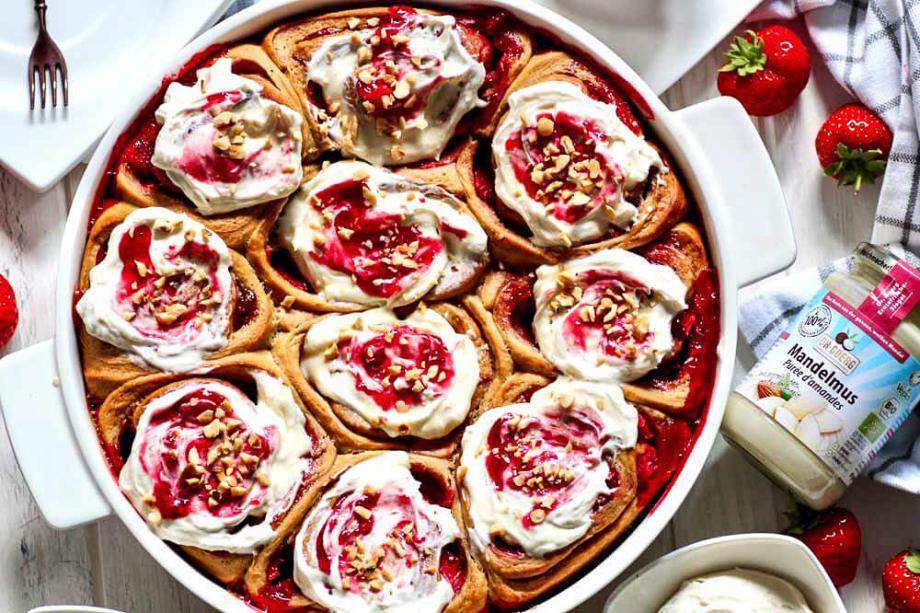 Erdbeer-Schnecken mit Frischkäse Frosting