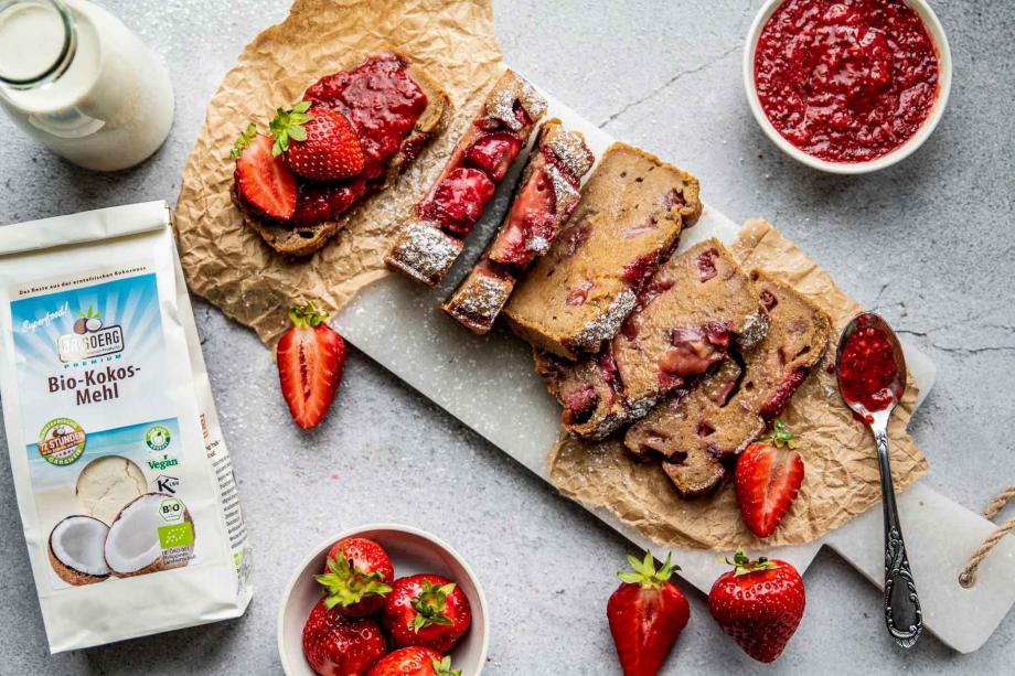 Erdbeer-Kokosbrot mit Chia-Erdbeermarmelade