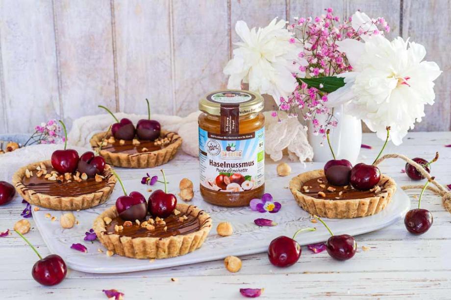 Haselnuss-Kirsch-Tartelettes