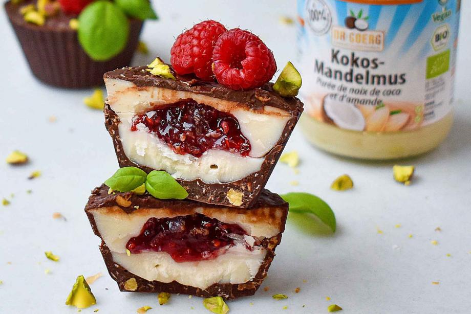 Kokos-Mandel-Cups mit Marmeladenkern