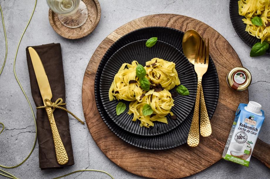 Vegane Kokos-Trüffel-Pasta