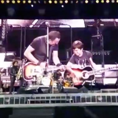 Little Bruce rockt mit Rocklegende Bruce Springsteen