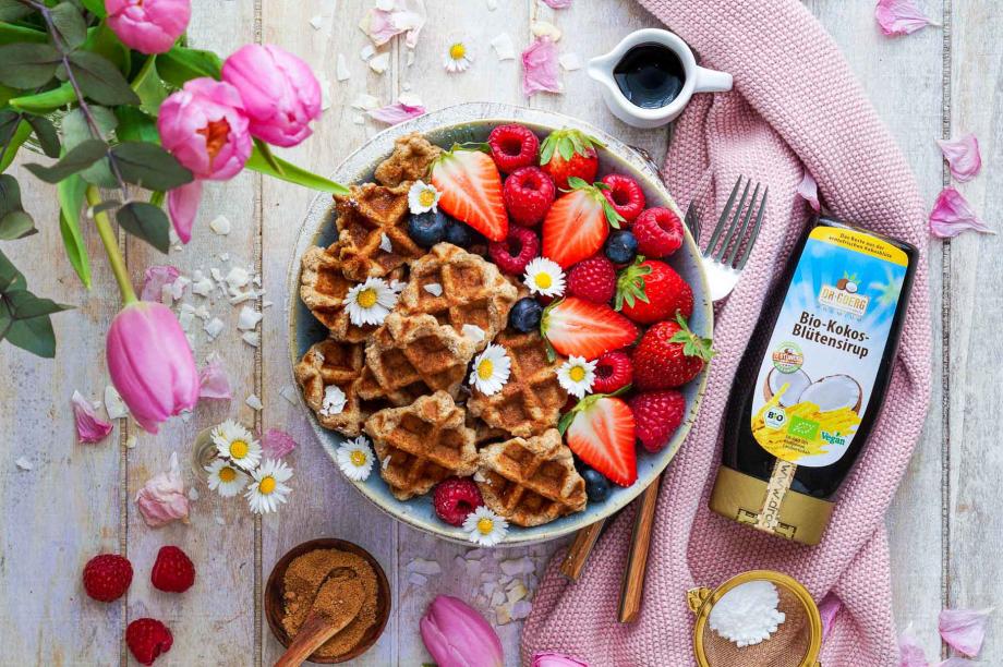 Mini-Kokos-Waffeln mit Kokosbluetensirup