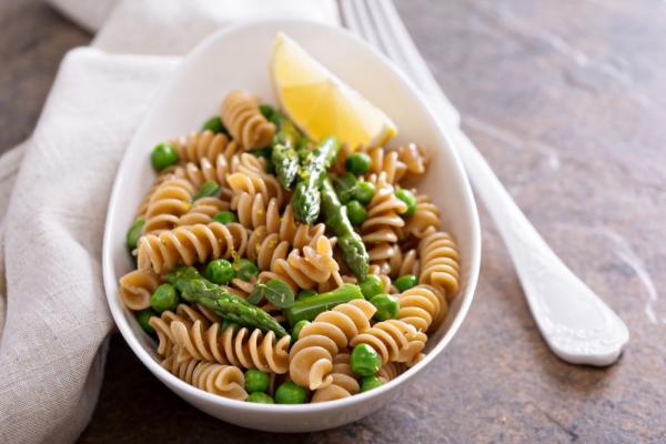 Zitronen Pasta mit grünem Spargel