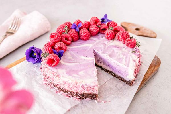 Basischer Raw-Kokos-Cheesecake