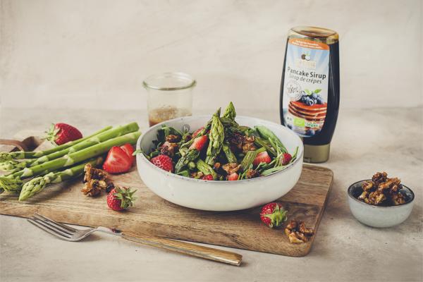 Spargelsalat mit Erdbeeren