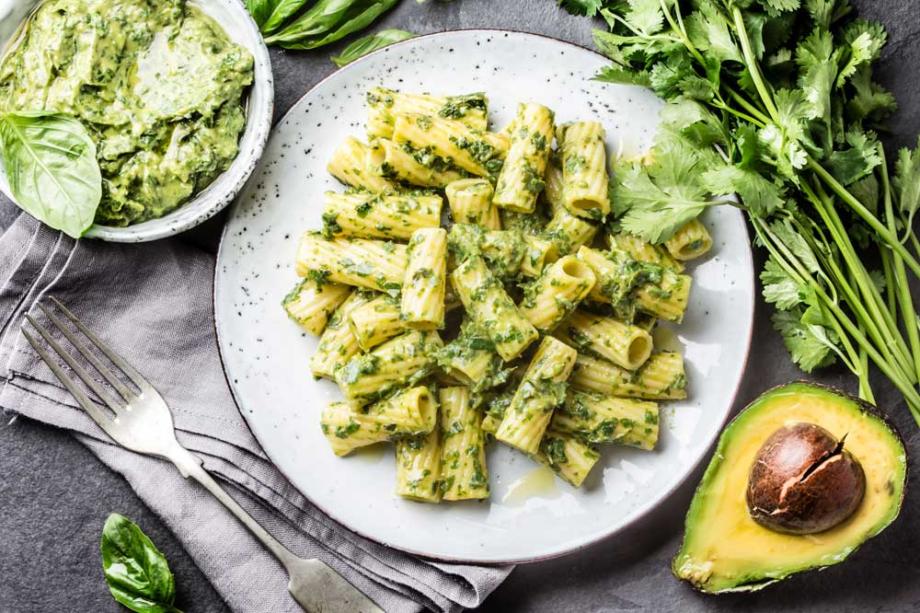 Avocado Pesto: einfach, vegan & lecker