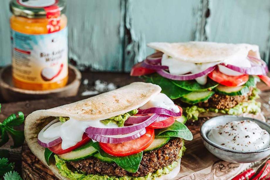 Naan Burger mit Linsen-Bratling