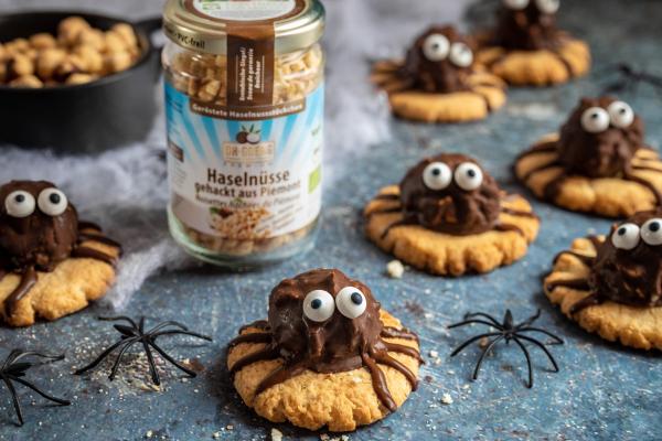 Halloween-Kekse mit selbstgemachten Rocher-Kugeln