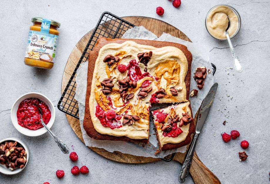 Salted & Crunchy Erdnuss-Schoko-Kuchen