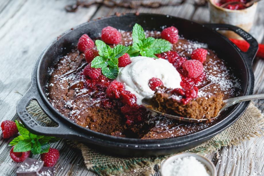 Schokoladen Pfannenkuchen mit Schoko-Himbeer-Soße