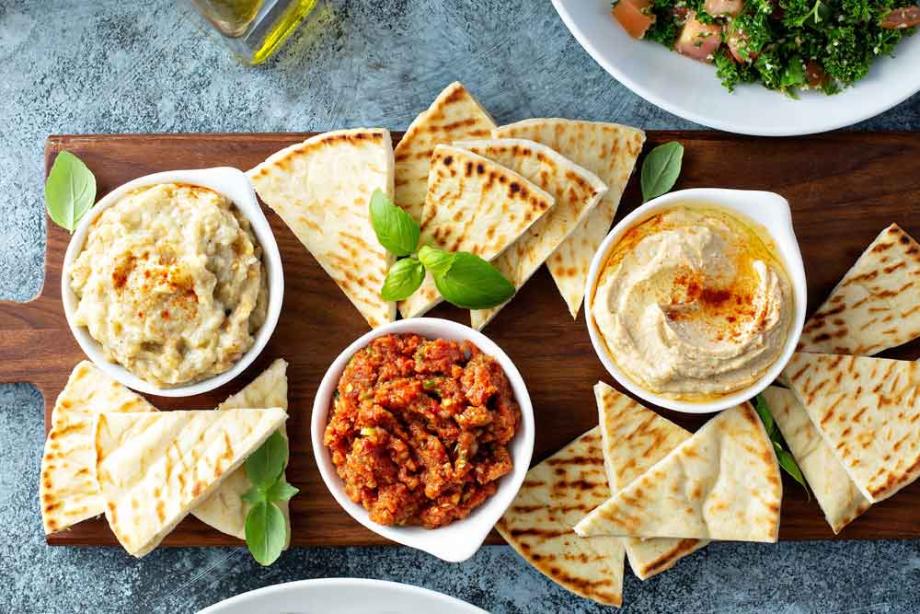 Vegane Pita mit Mandelmus-Hummus