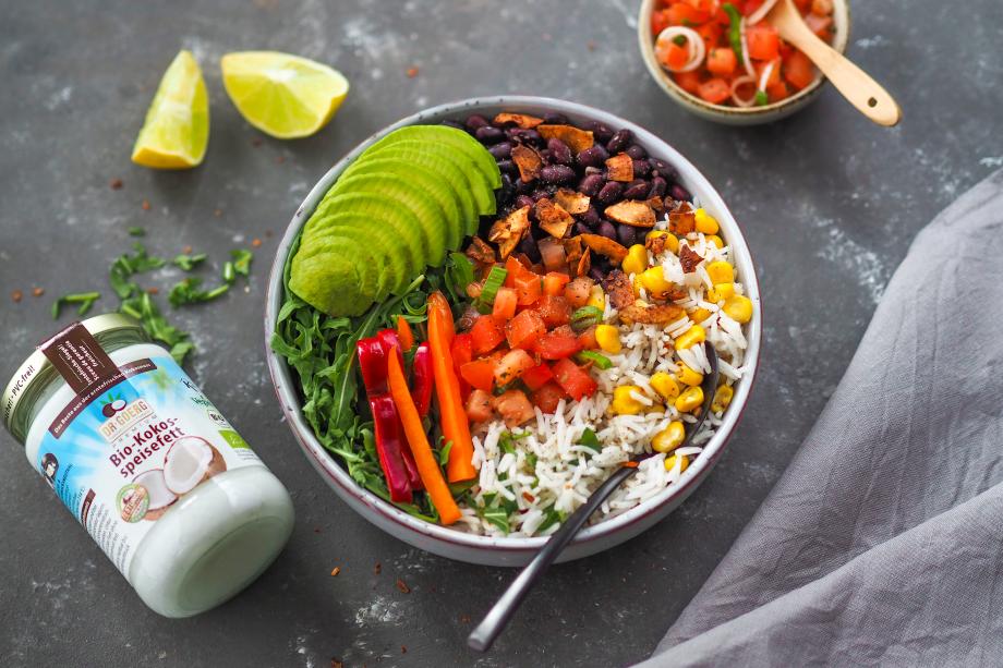Mexikanische Burrito-Bowl mit Kokos-Bacon