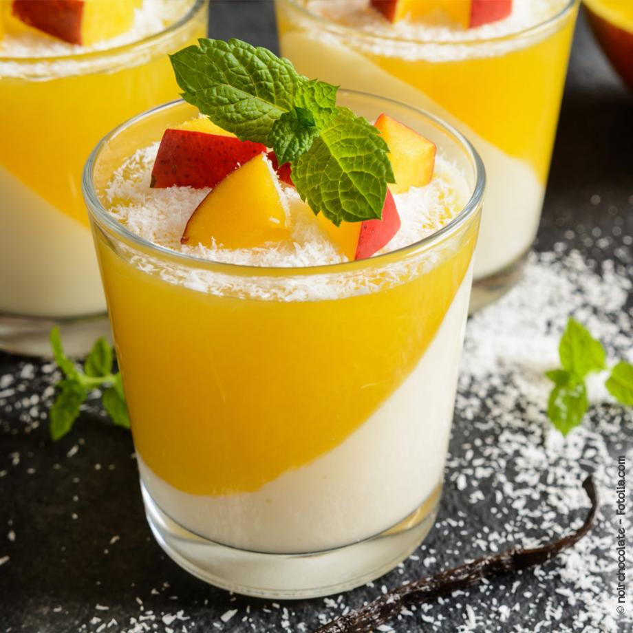 Kokosnuss-Panna-Cotta mit Mango