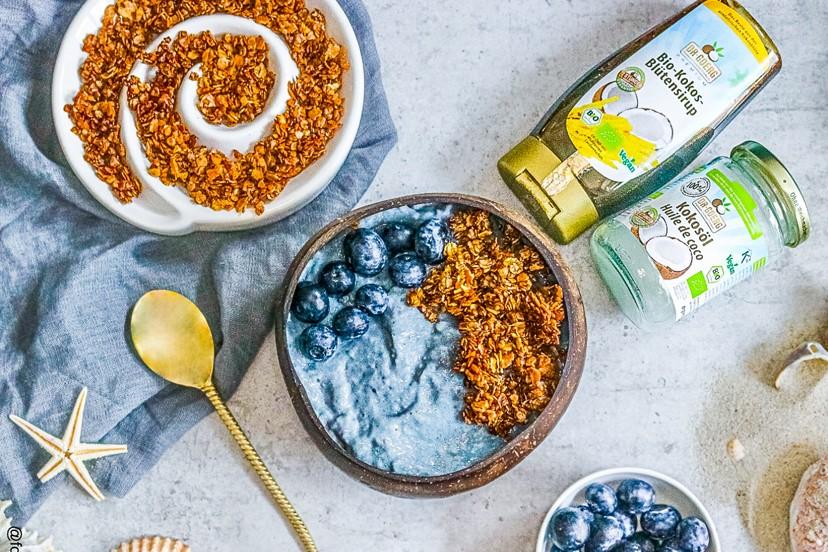 Ocean-Bowl mit selbstgemachtem Kokos-Granola