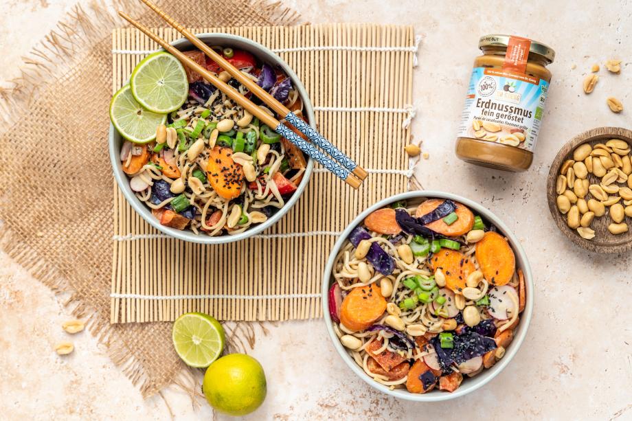 Thai Nudelsalat mit Erdnussdressing