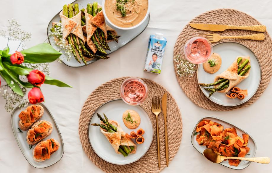 Vegane Spargel-Blätterteigtaschen mit Möhren-Lachs