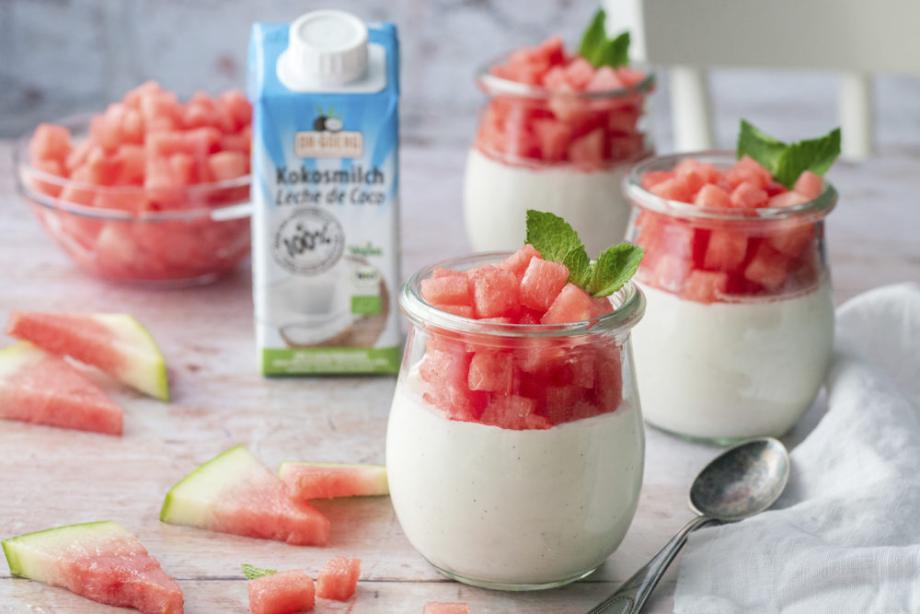 Kokos-Panna-Cotta mit Wassermelone