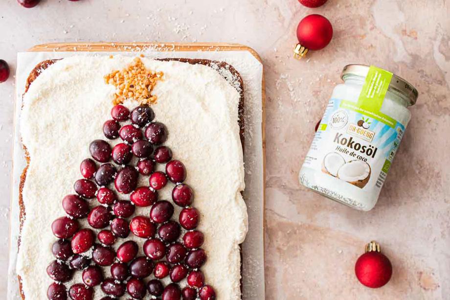 Orangen Kuchen mit weißer Schokoladen-Kokoscreme