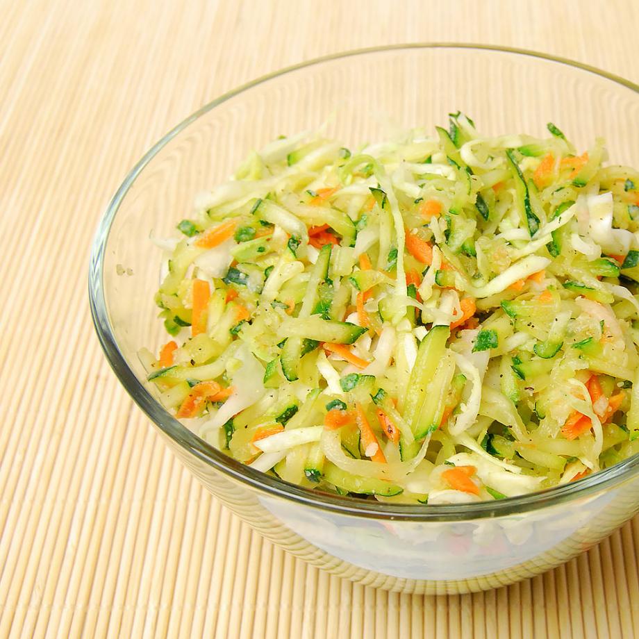 Zucchini-Weißkohl-Salat