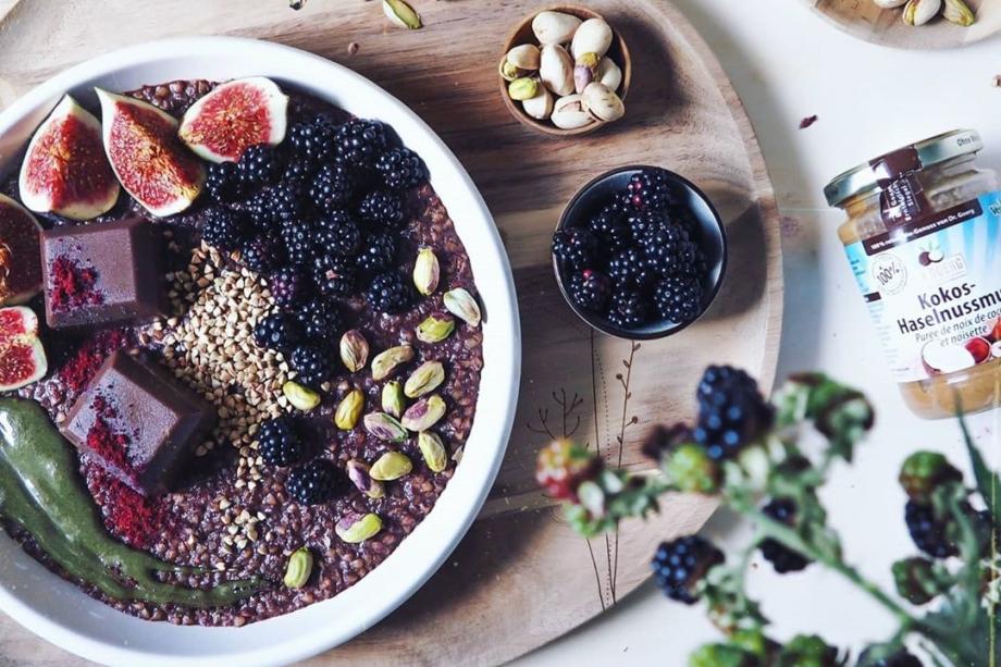 Buchweizen-Haselnuss-Porridge